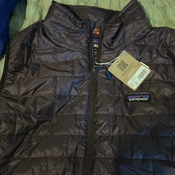 Women’s Patagonia Nano Puff Vest. Obsidian Plum. Multiple Sizes. NWT - Picture 2 of 9